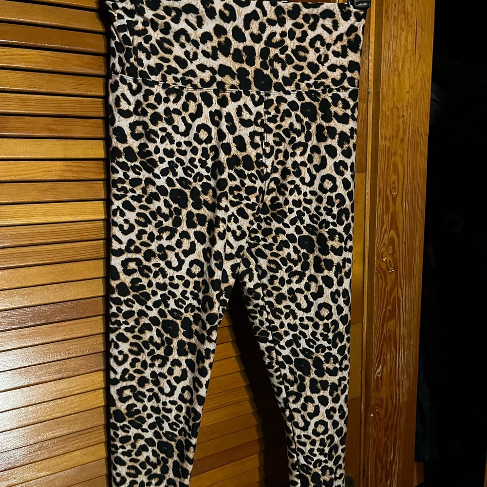 Leopard print leggings